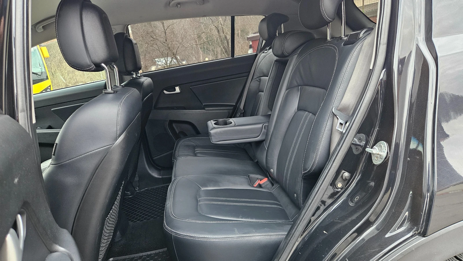 Kia Sportage 1.7 Crdi NAVIG/KOJA/KLIMA/6skorosti, снимка 14 - Автомобили и джипове - 53782291