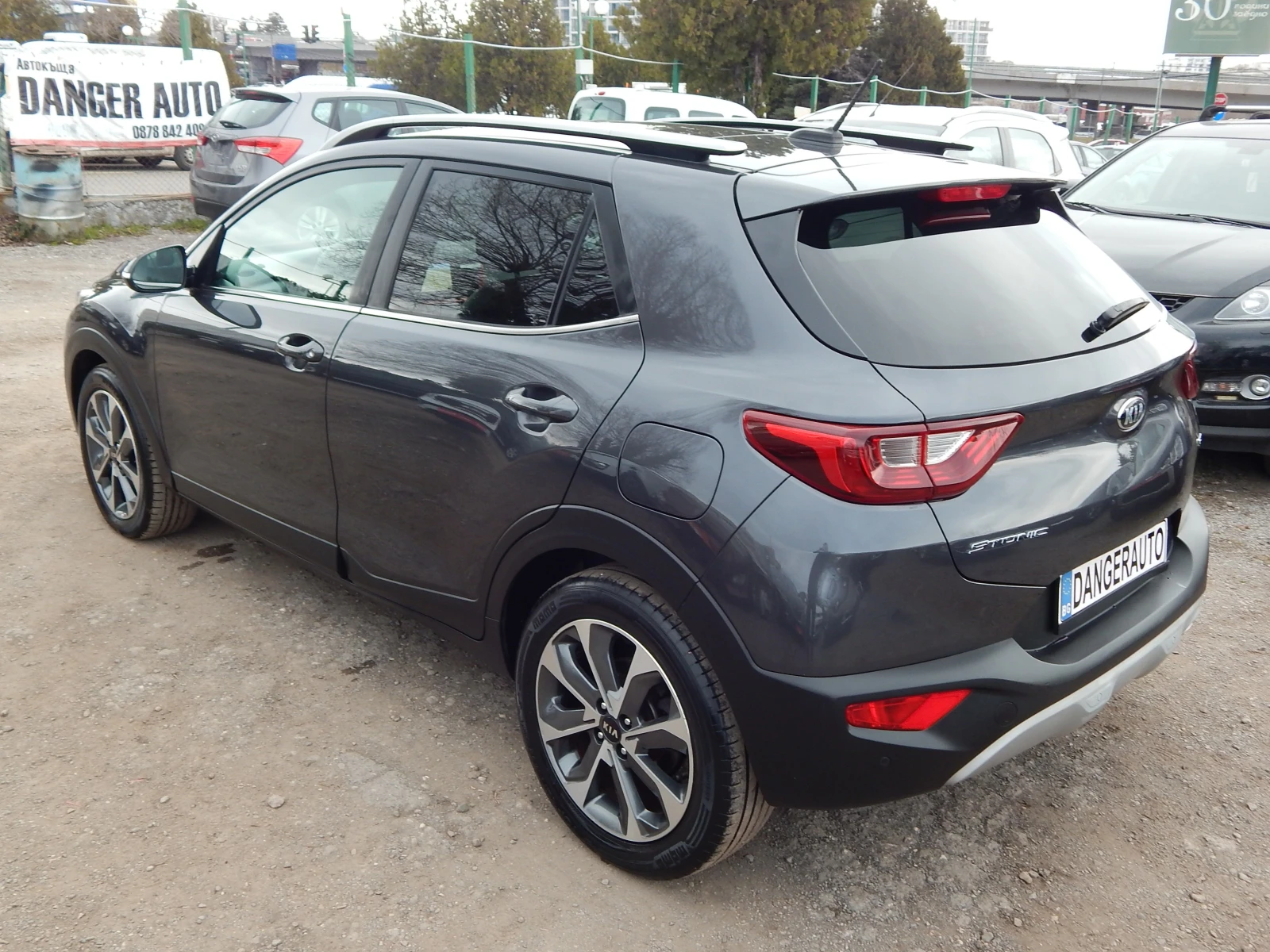 Kia Stonic 1.6CRDI* ПЕРФЕКТНА* , снимка 6 - Автомобили и джипове - 53956310