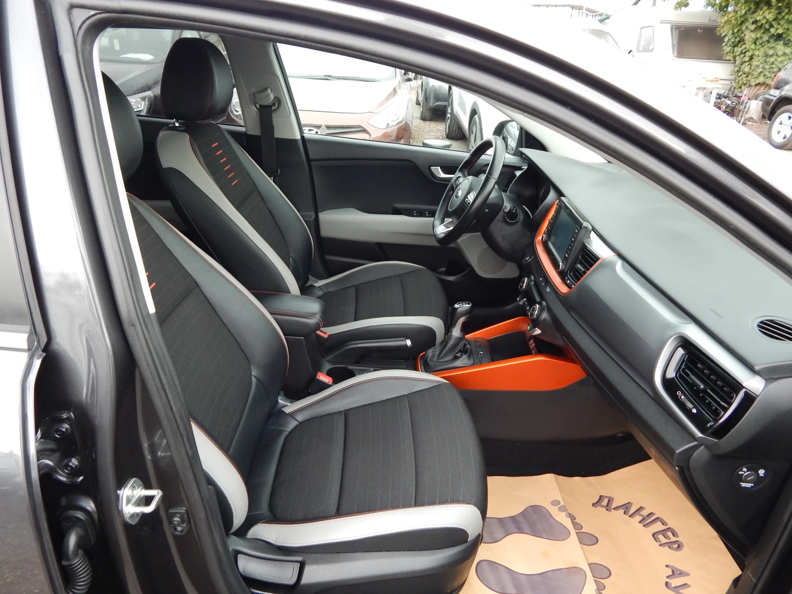 Kia Stonic 1.6CRDI* ПЕРФЕКТНА* , снимка 16 - Автомобили и джипове - 53956310