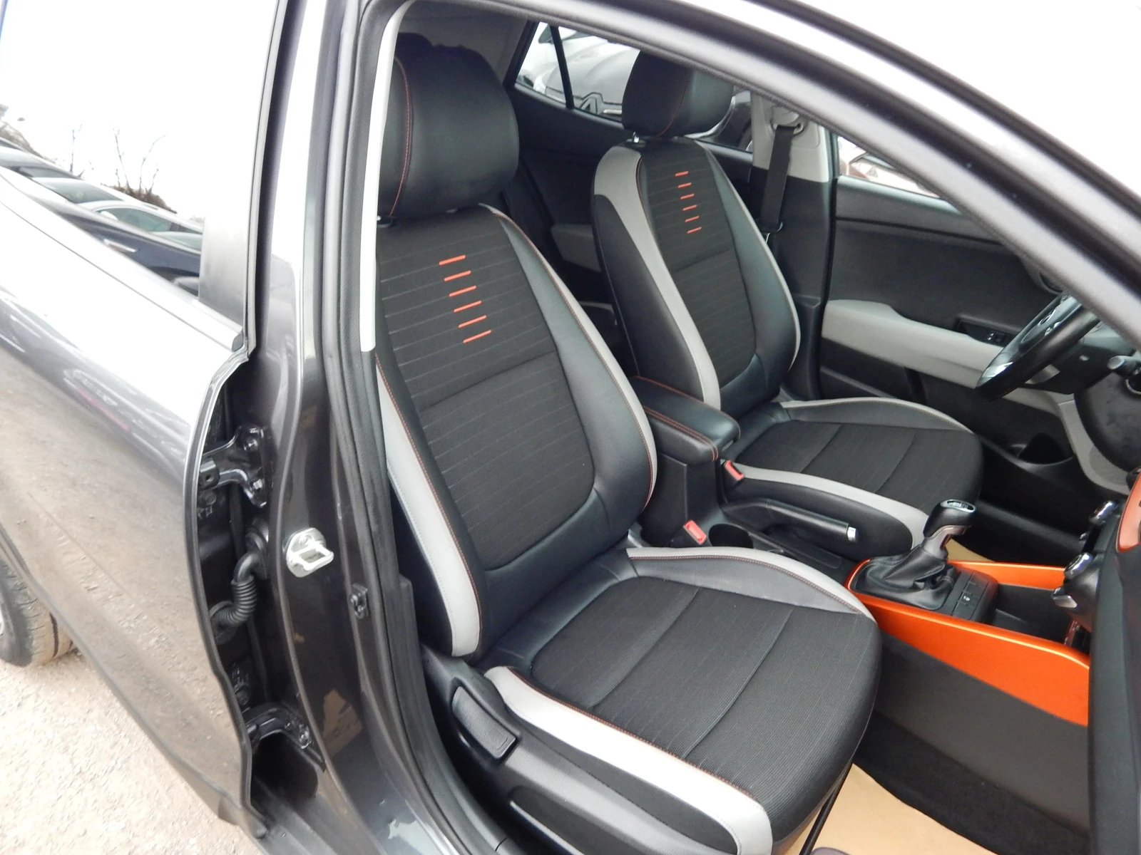 Kia Stonic 1.6CRDI* ПЕРФЕКТНА* , снимка 17 - Автомобили и джипове - 53956310