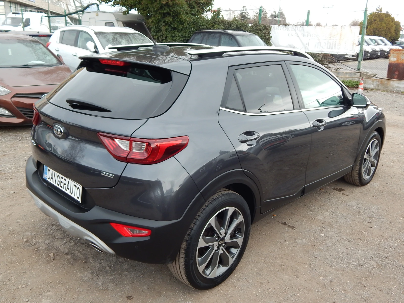 Kia Stonic 1.6CRDI* ПЕРФЕКТНА* , снимка 4 - Автомобили и джипове - 53956310