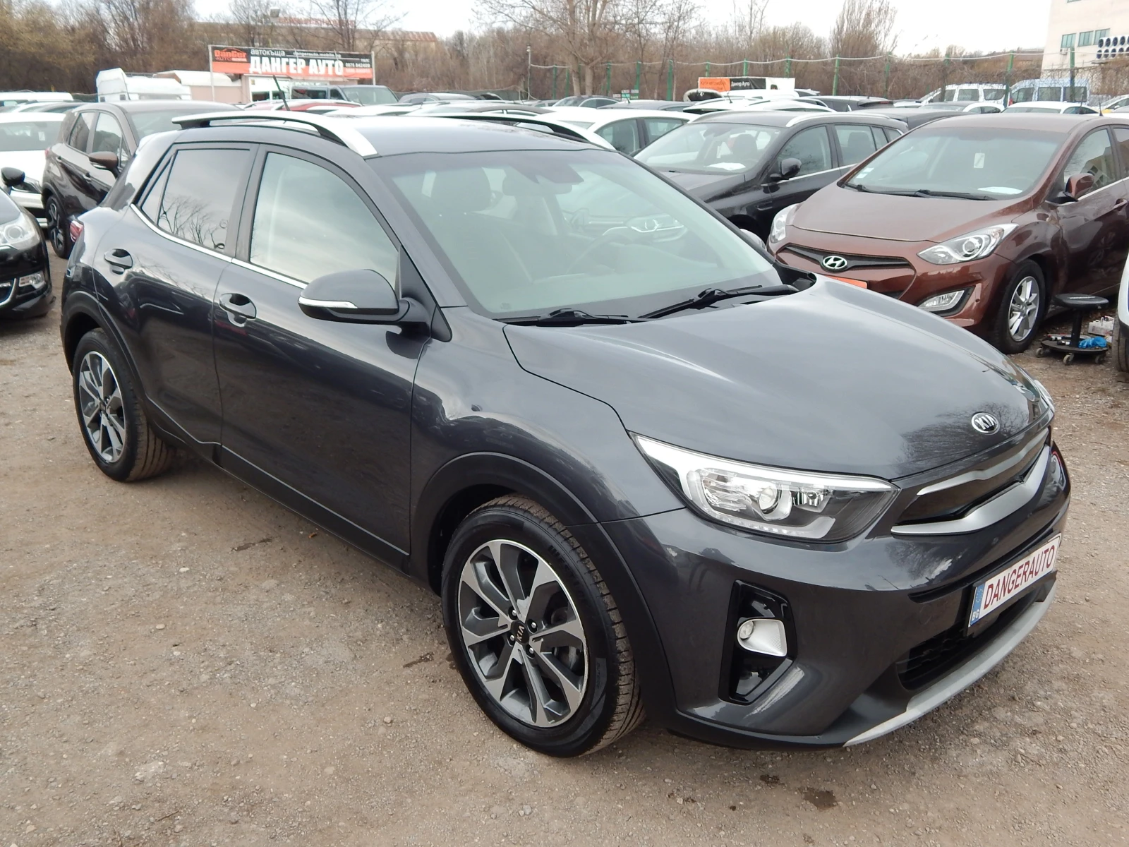 Kia Stonic 1.6CRDI* ПЕРФЕКТНА* , снимка 3 - Автомобили и джипове - 53956310