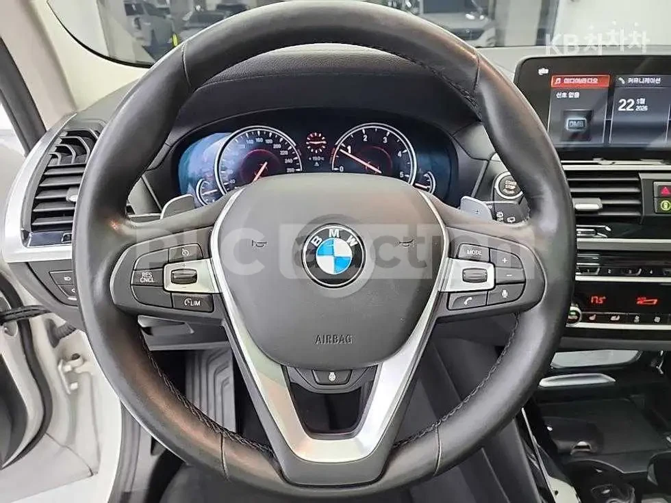 BMW X3 20d xDrive| КАМЕРА| ПАНО| HEADS UP| ВКЛ.ТЕХНОТЕСТ, снимка 6 - Автомобили и джипове - 54788782