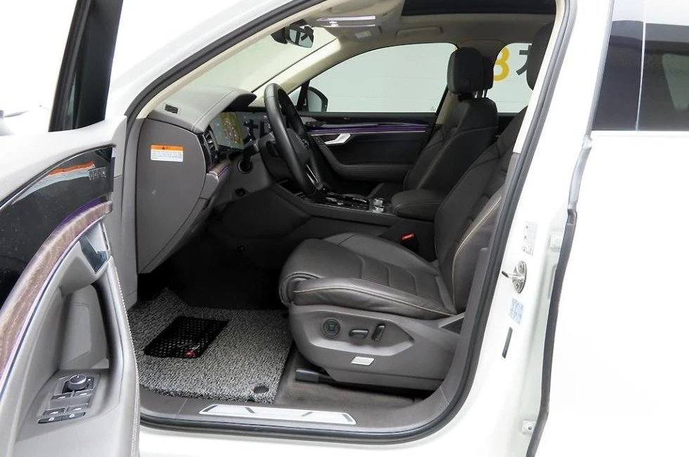 VW Touareg Gen3 3.0 TDI Panorama/Disitron/Обдухване, снимка 9 - Автомобили и джипове - 55088914