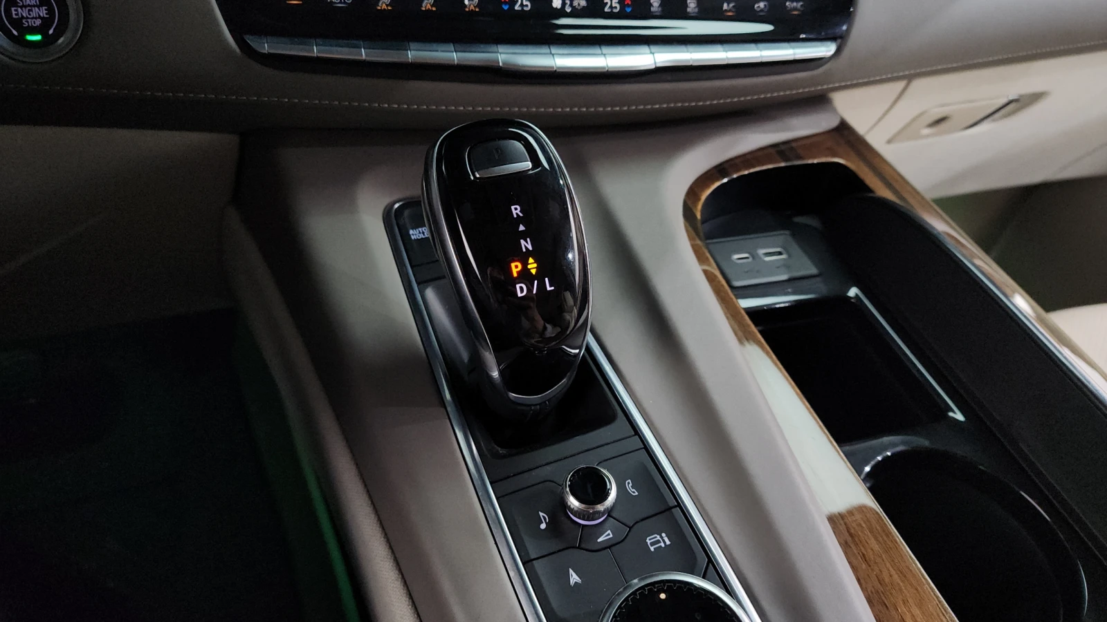 Cadillac Escalade 6.2* BLIND SPOT* ЕЛ. БАГАЖНИК* HUD* ЛЮК* КРАЙНА ЦЕ, снимка 9 - Автомобили и джипове - 55593990