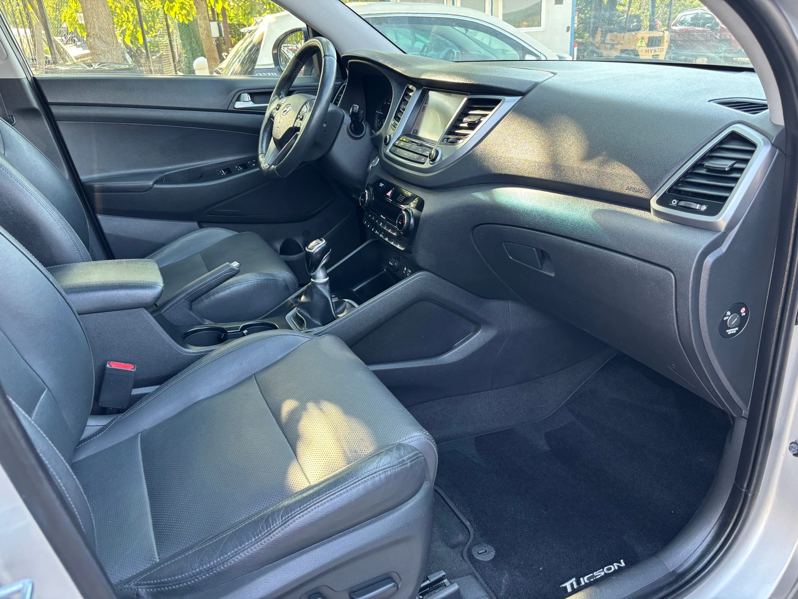 Hyundai Tucson 2.0 crdi 4x4, снимка 16 - Автомобили и джипове - 55738110