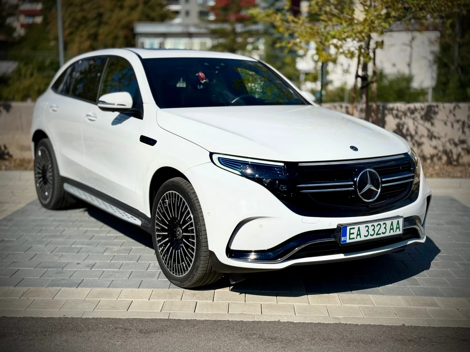 Mercedes-Benz EQC 400 AMG 4MOTION, снимка 3 - Автомобили и джипове - 56256801
