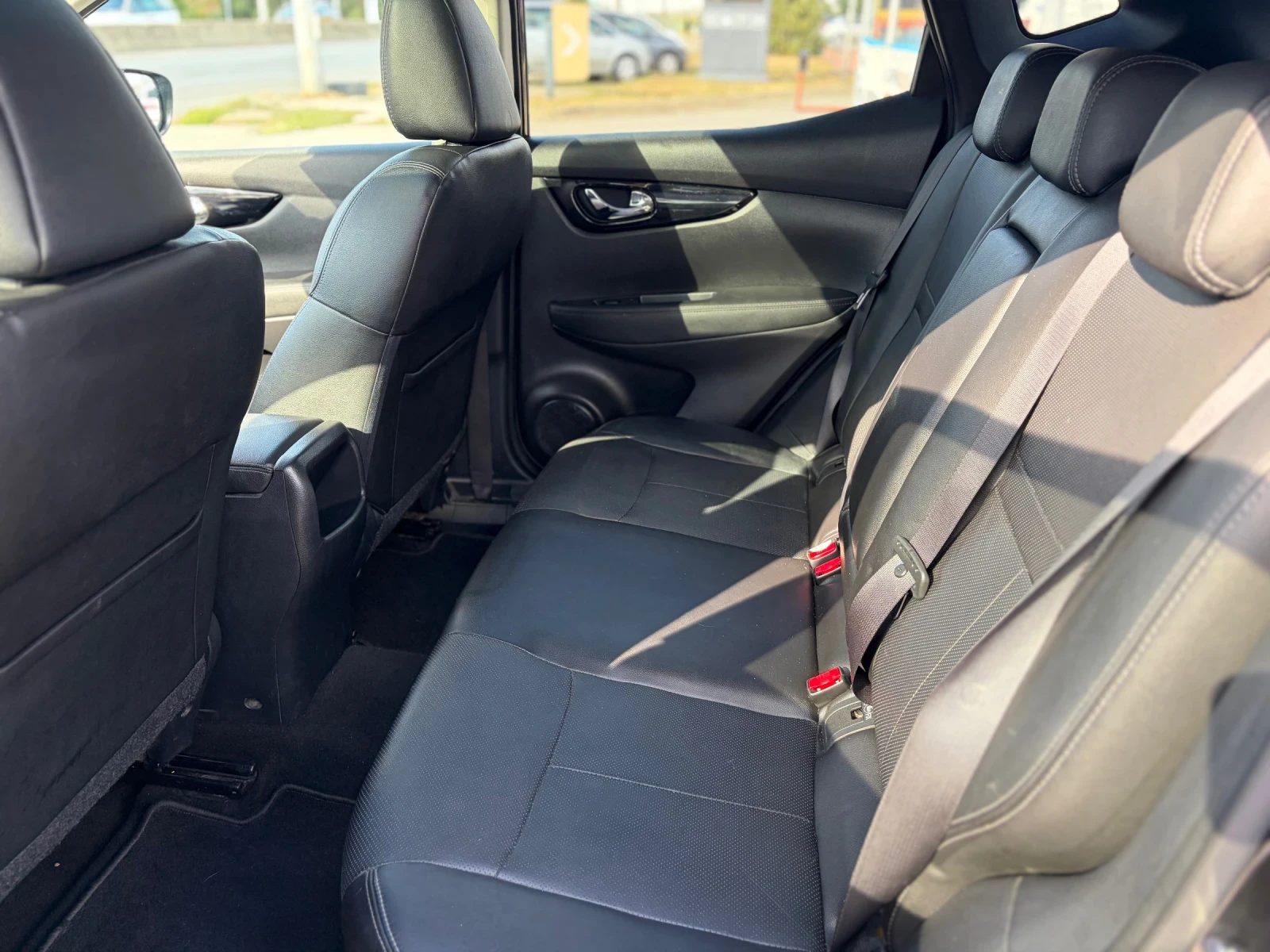 Nissan Qashqai, снимка 14 - Автомобили и джипове - 56289134