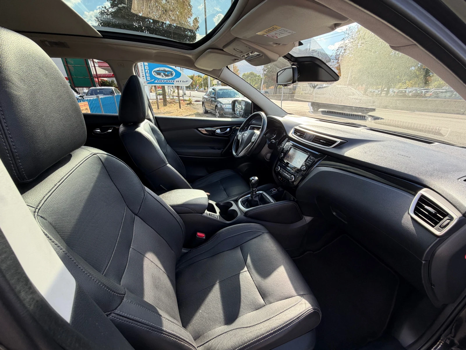 Nissan Qashqai, снимка 12 - Автомобили и джипове - 56289134