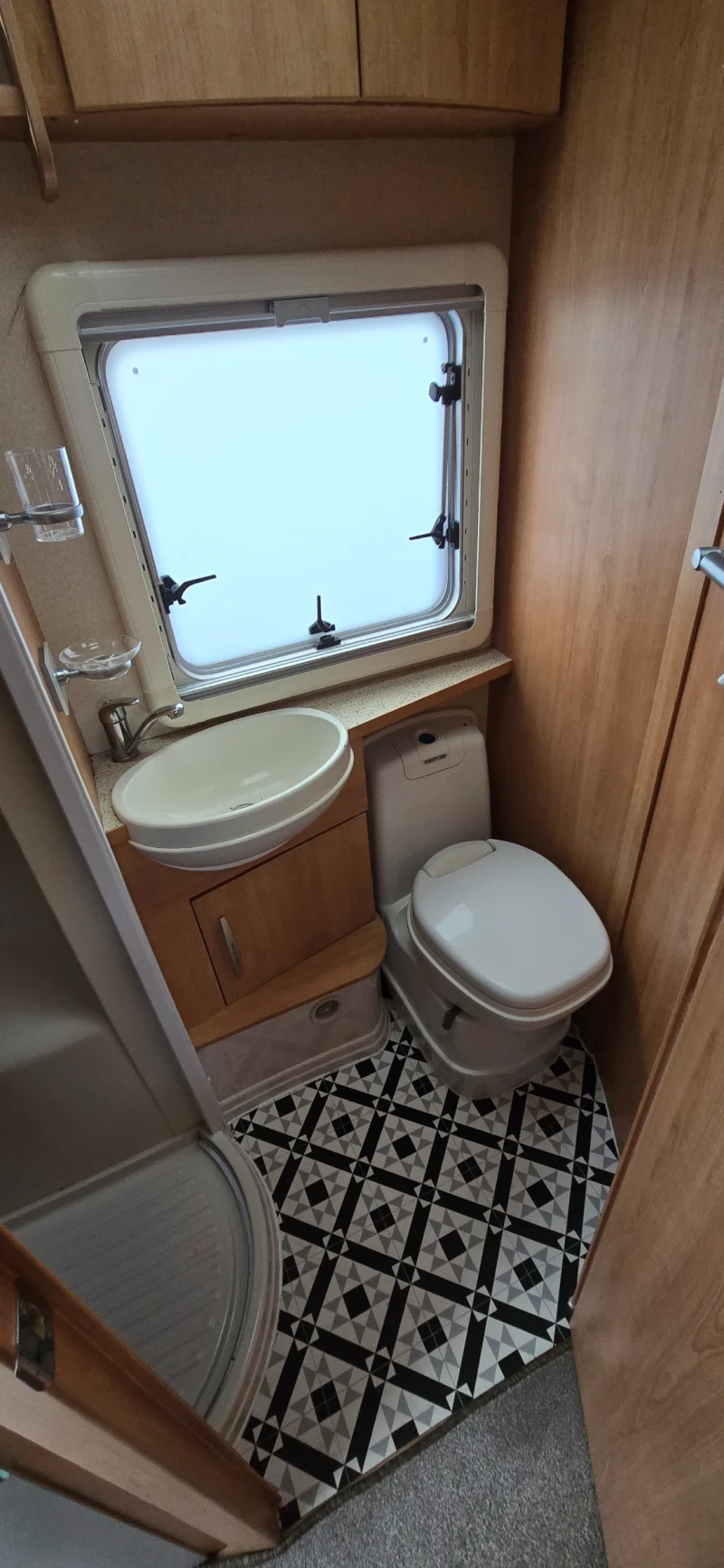 Каравана ABI Abbey-Baily, снимка 10 - Каравани и кемпери - 53060156