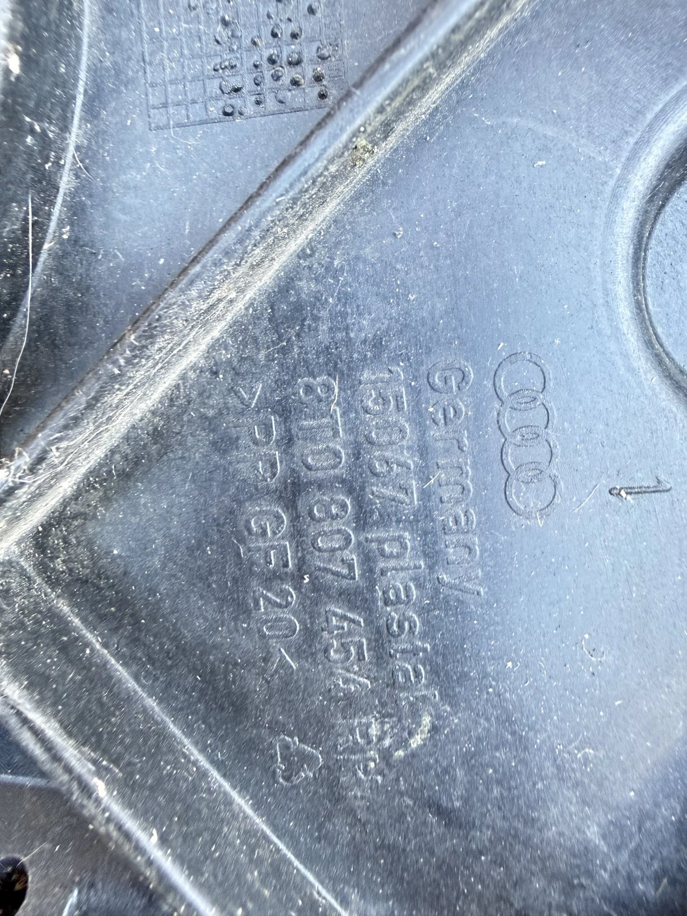 Държач/водач задната броня AUDI A5 2012- RH 8T0807454/8T0807572, снимка 3 - Части - 55986339