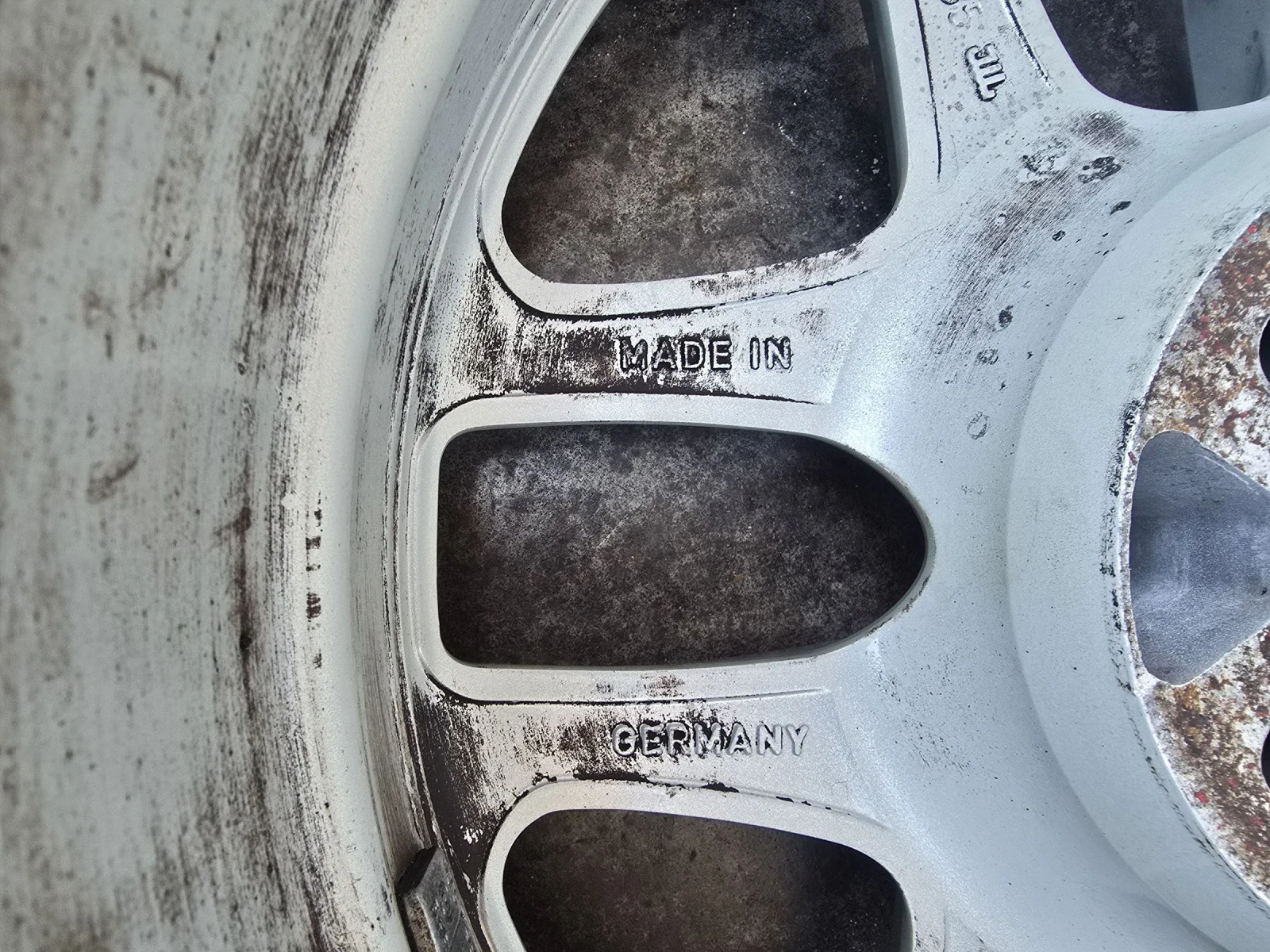 Гуми с джанти Pirelli 205/55R16, снимка 8 - Гуми и джанти - 55342263