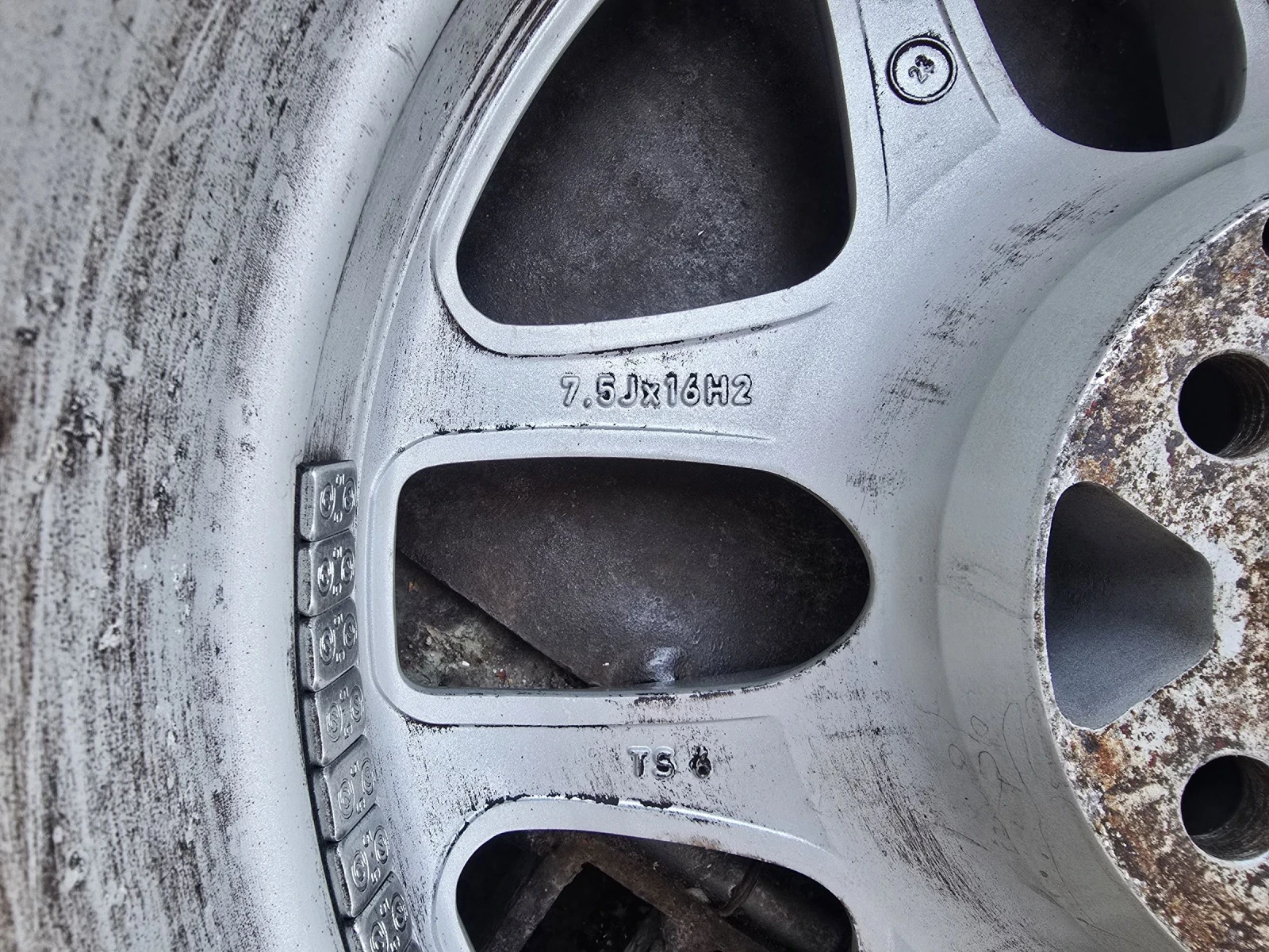 Гуми с джанти Pirelli 205/55R16, снимка 9 - Гуми и джанти - 55342263