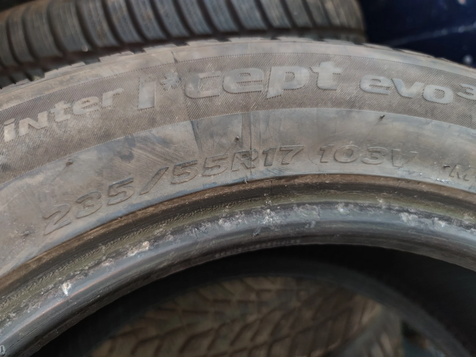 Гуми Зимни 235/55R17, снимка 10 - Гуми и джанти - 56716344