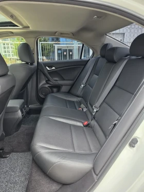Honda Accord 2.4i Distronic+ Line Asist* Пълна история в ХОНДА, снимка 13