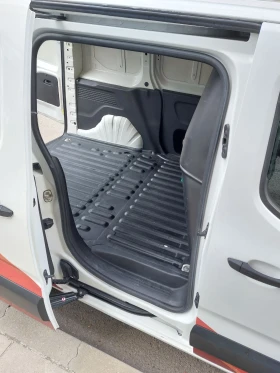 Обява за продажба на Peugeot Partner Собствен лизинг ~17 280 лв. - изображение 5 | Auto.bg Обява за продажба на Peugeot Partner Собствен лизинг ~17 280 лв. - изображение 5