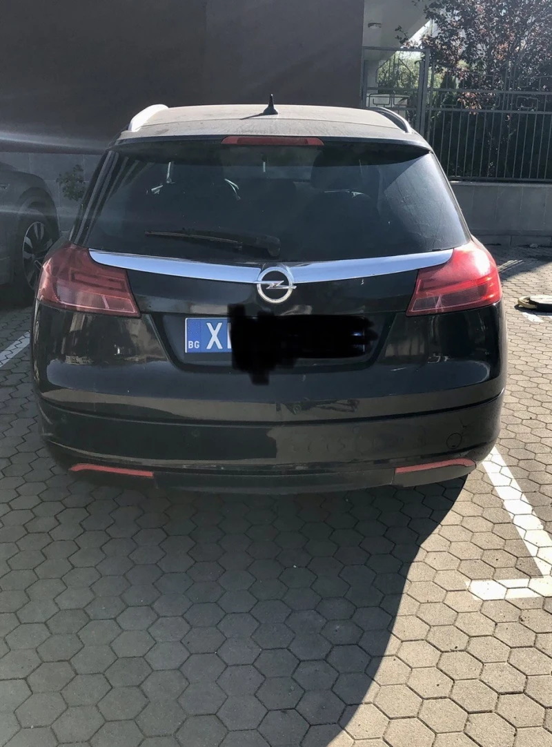 Opel Insignia Sport tourer, снимка 2 - Автомобили и джипове - 49381600