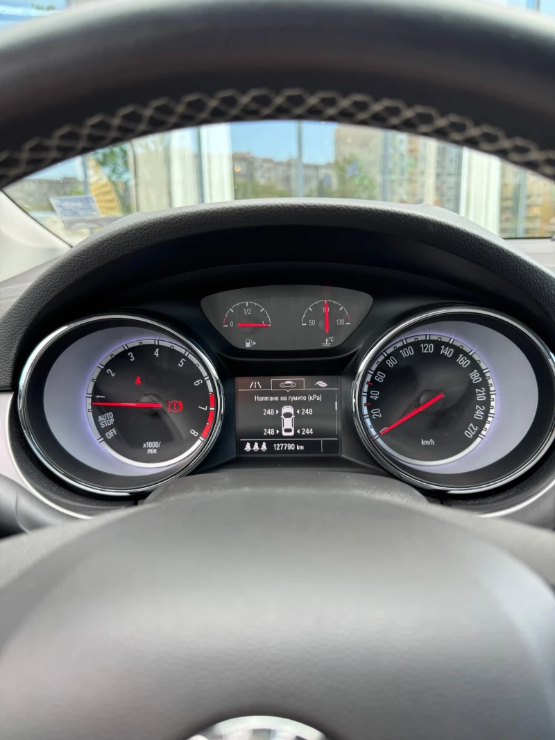 Opel Astra 1.4 Turbo, снимка 10 - Автомобили и джипове - 51917567