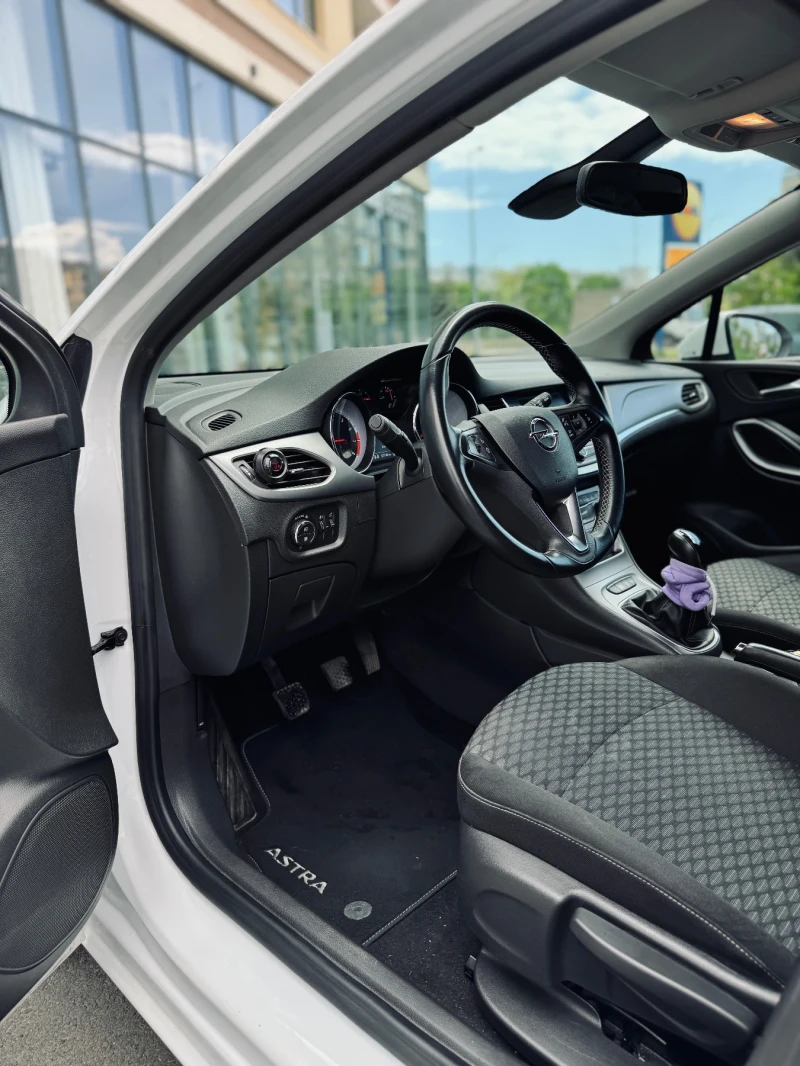 Opel Astra 1.4 Turbo, снимка 14 - Автомобили и джипове - 51917567