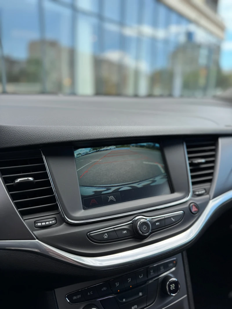 Opel Astra 1.4 Turbo, снимка 13 - Автомобили и джипове - 51917567