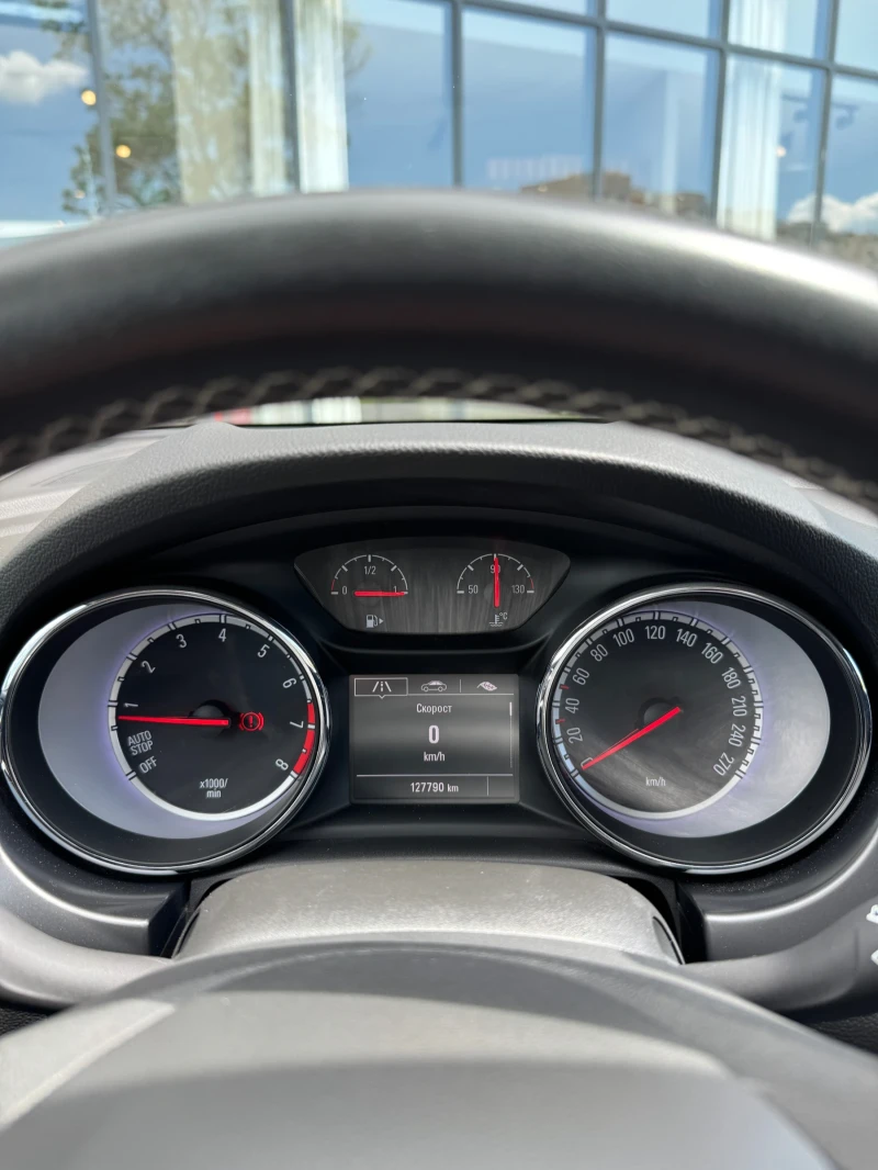 Opel Astra 1.4 Turbo, снимка 8 - Автомобили и джипове - 51917567