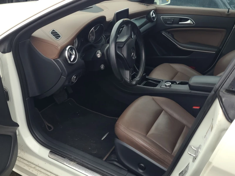 Mercedes-Benz CLA 250 4MATIC* AMG-pkg* Подгрев* Пано* Камера* Мъртва зон, снимка 5 - Автомобили и джипове - 52317826