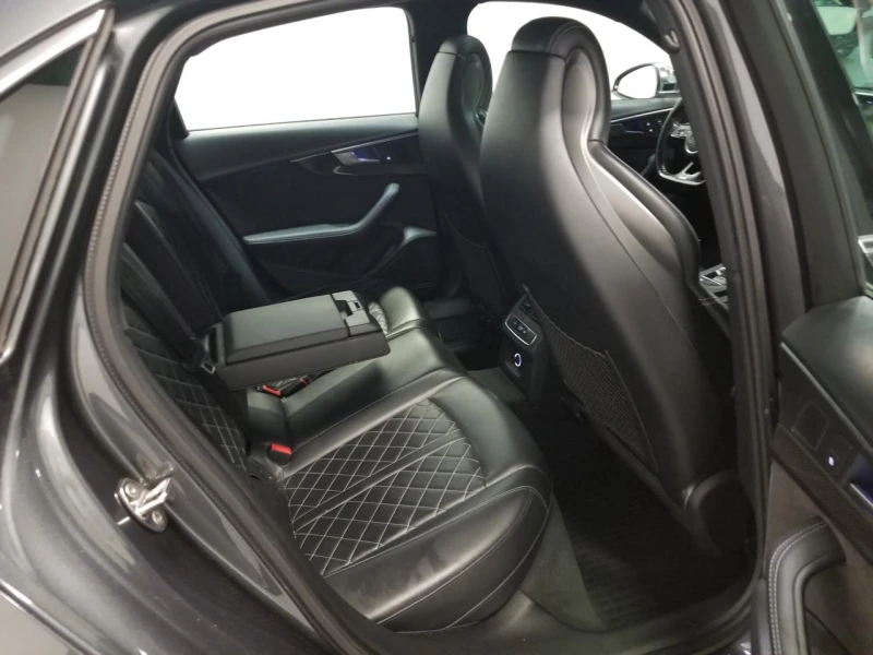 Audi S4 Technik* B&O* Carbon* Virtual* Масаж* 360* Подгрев, снимка 11 - Автомобили и джипове - 52317763