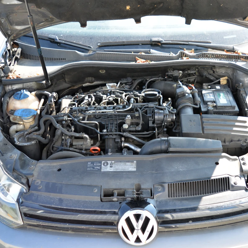 VW Golf 1.6 TDI, снимка 8 - Автомобили и джипове - 52165156