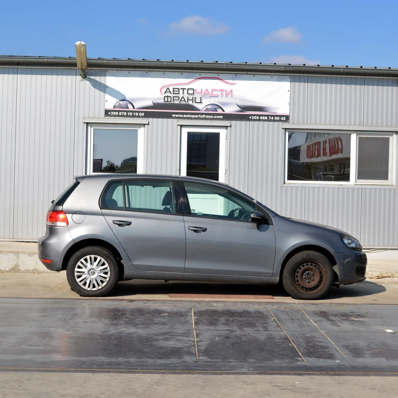 VW Golf 1.6 TDI, снимка 3 - Автомобили и джипове - 52165156