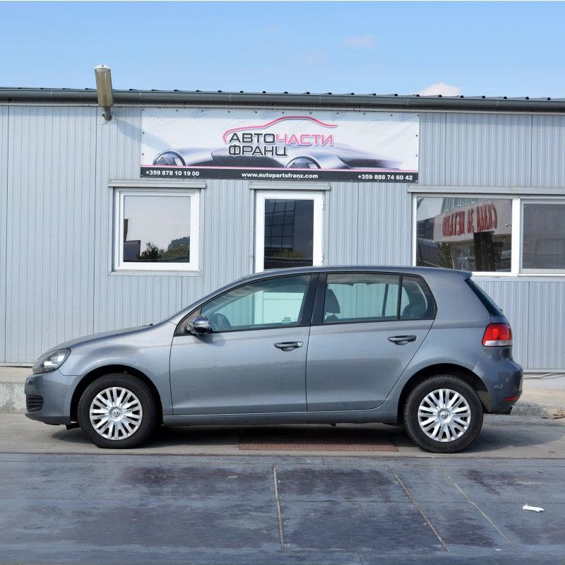 VW Golf 1.6 TDI, снимка 2 - Автомобили и джипове - 52165156