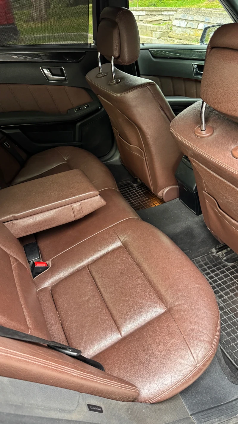 Mercedes-Benz E 220, снимка 8 - Автомобили и джипове - 52423388