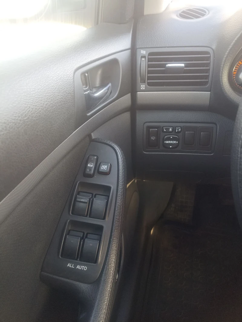 Toyota Avensis, снимка 12 - Автомобили и джипове - 52592362