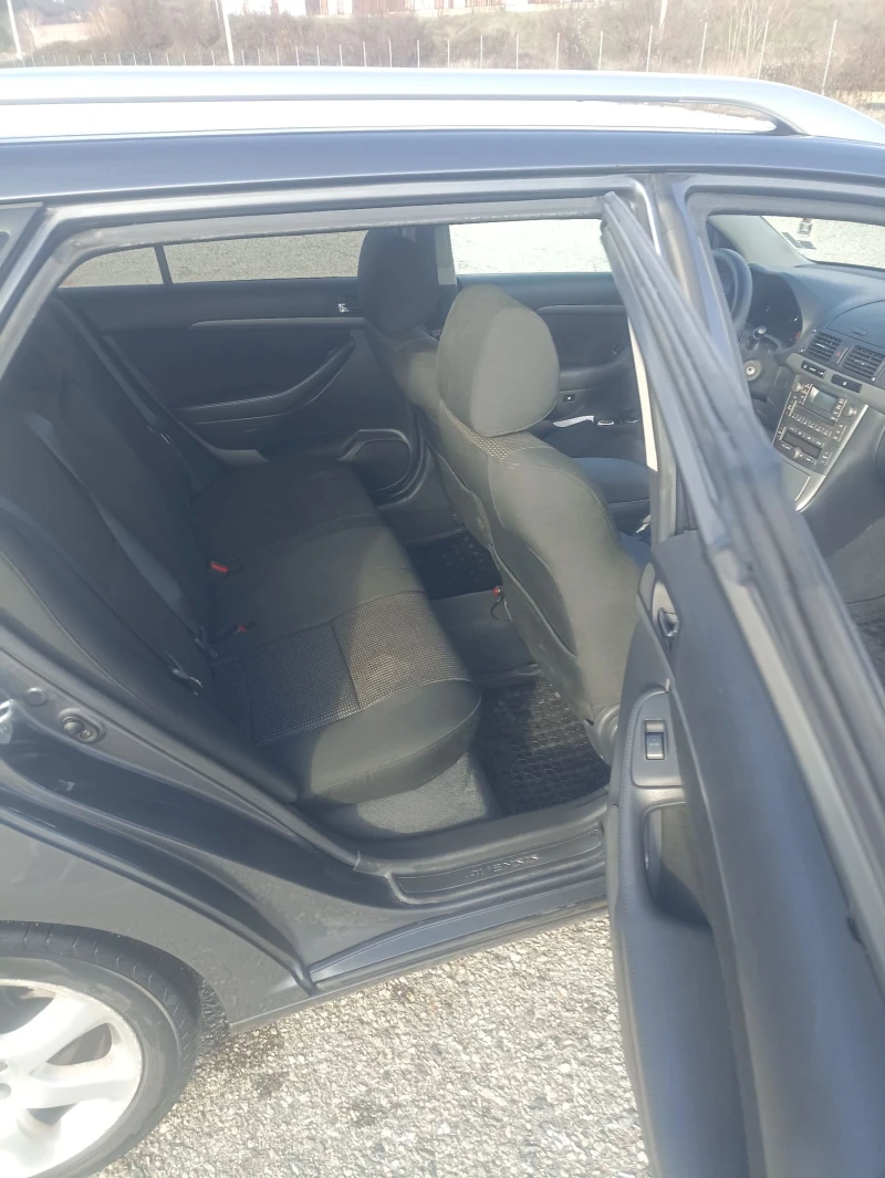 Toyota Avensis, снимка 6 - Автомобили и джипове - 52592362