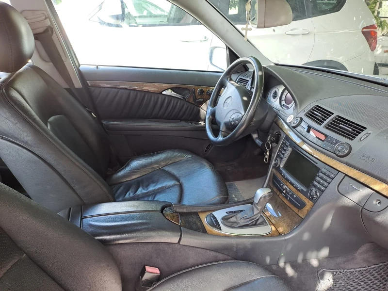 Mercedes-Benz E 320, снимка 11 - Автомобили и джипове - 53098434