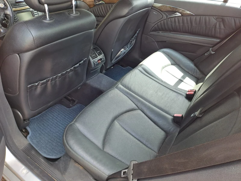 Mercedes-Benz E 320, снимка 8 - Автомобили и джипове - 53098434