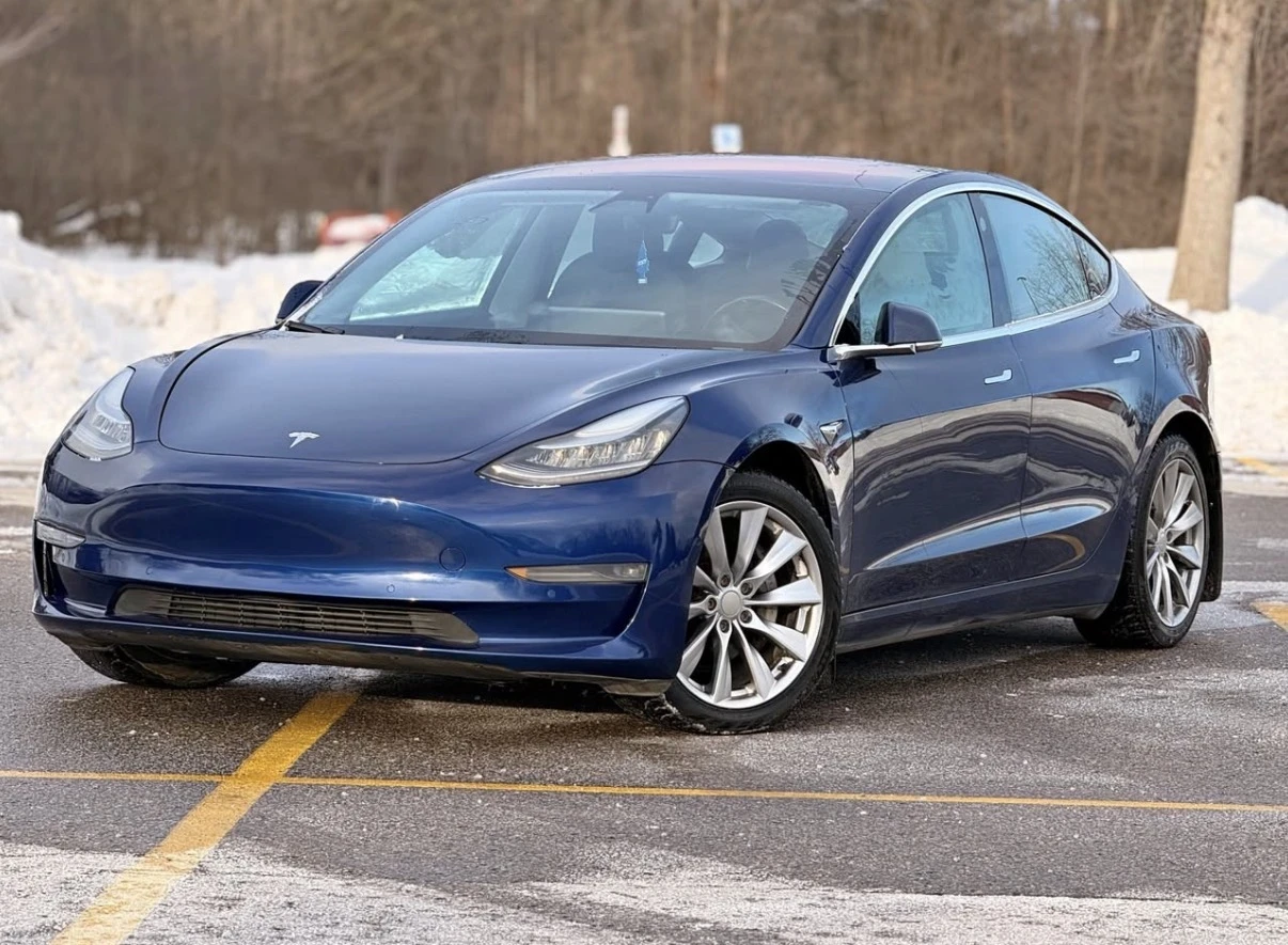 Tesla Model 3 LONG RANGE * * DUAL MOTOR * * AWD * * CARFAX * * , снимка 1