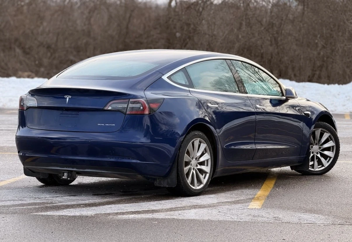 Tesla Model 3 LONG RANGE * * DUAL MOTOR * * AWD * * CARFAX * *  - изображение 4