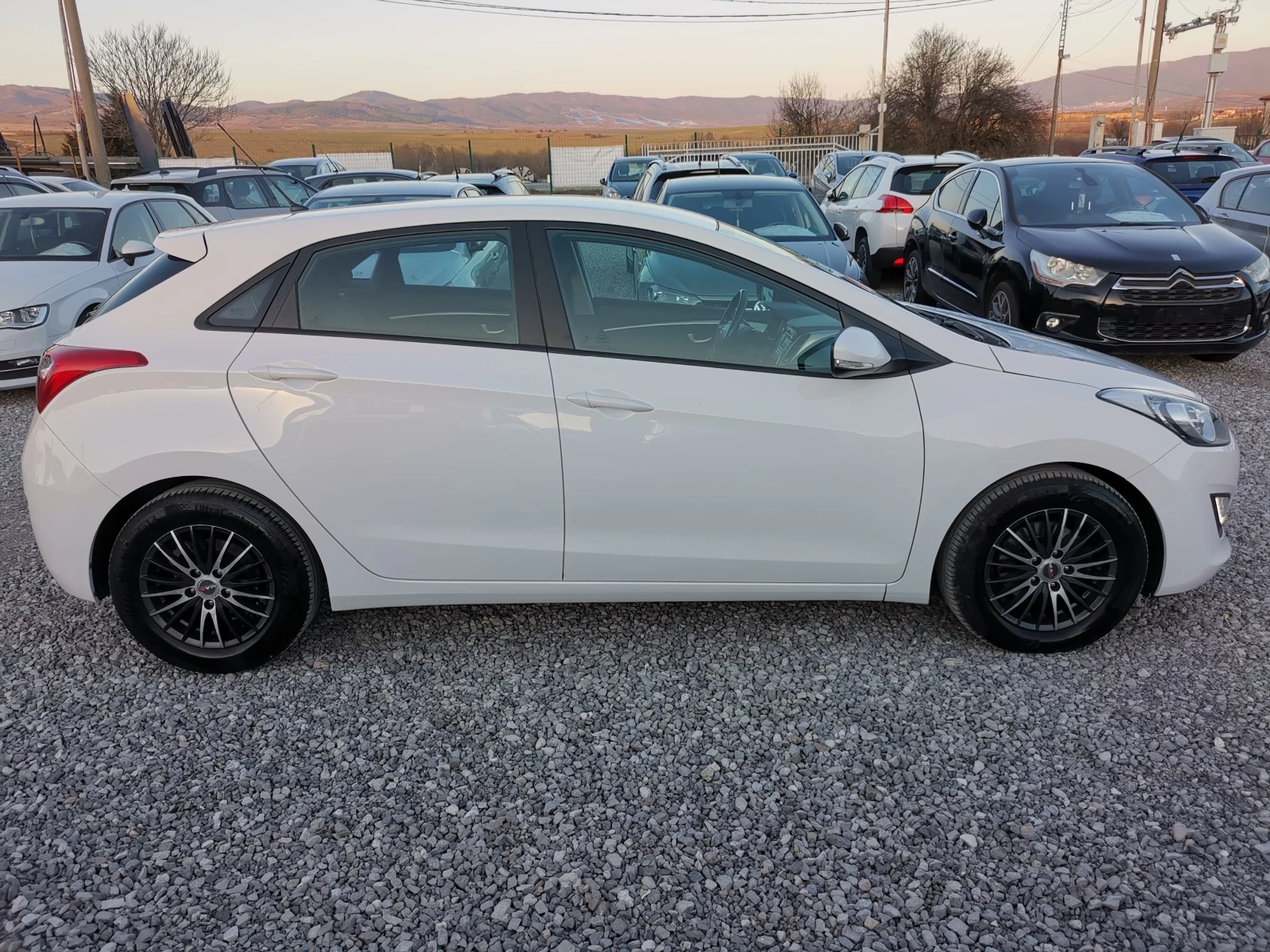 Hyundai I30 1.6d Auto TOP!, снимка 2 - Автомобили и джипове - 53828716