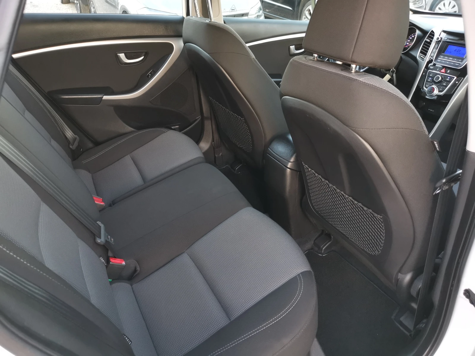 Hyundai I30 1.6d Auto TOP!, снимка 7 - Автомобили и джипове - 53828716