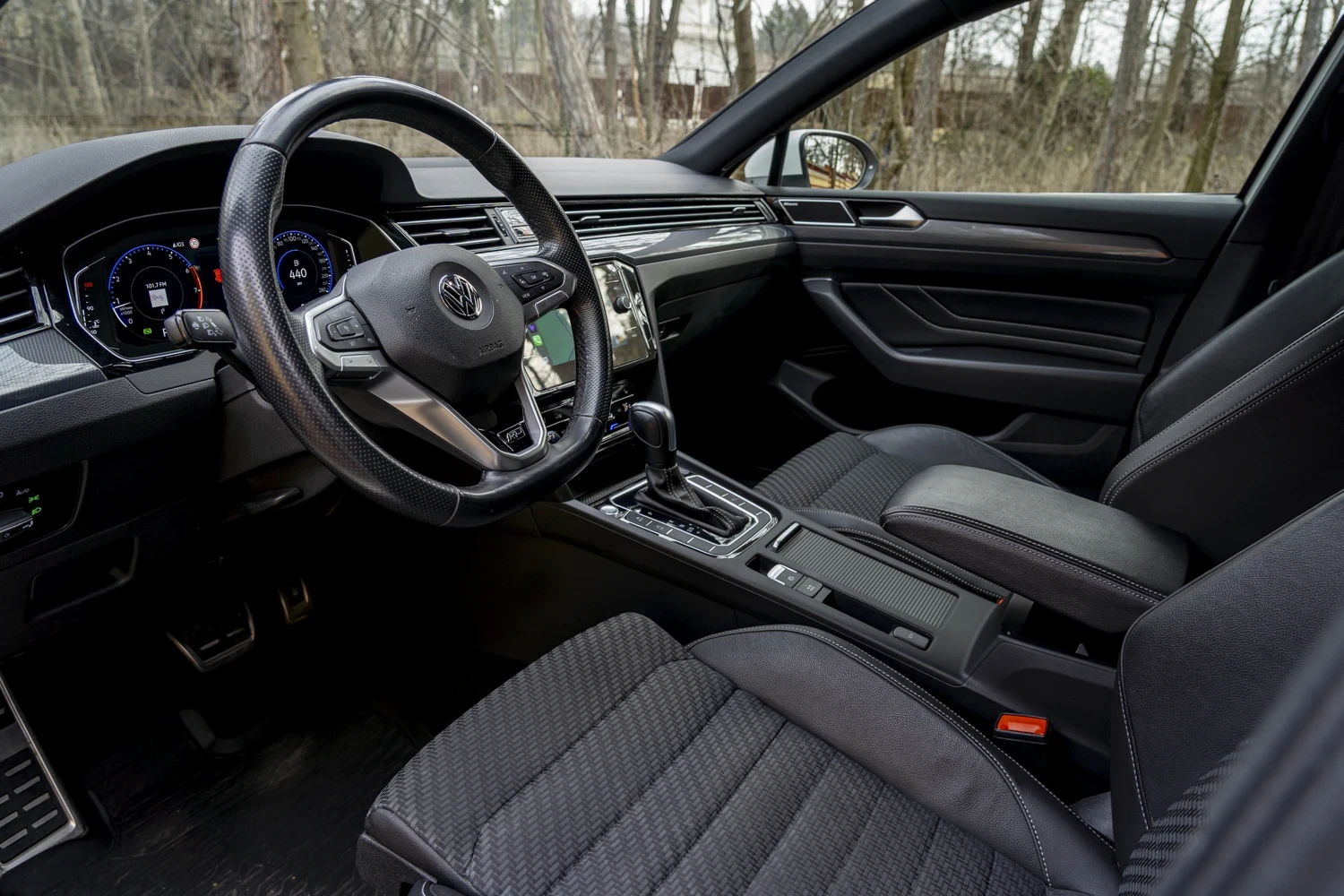 VW Passat R-Line* Dynaudio* Печка, снимка 10 - Автомобили и джипове - 53880075