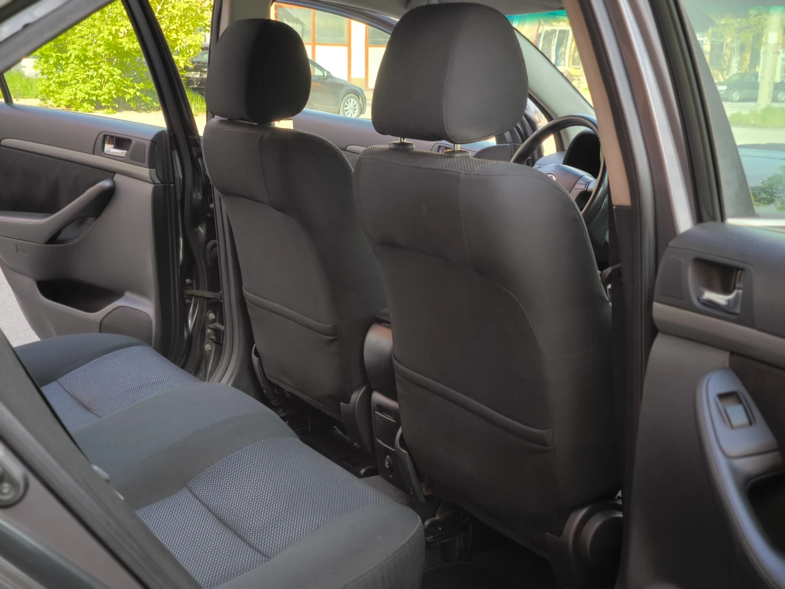 Toyota Avensis D-4D 125 к.с., снимка 9 - Автомобили и джипове - 54400166
