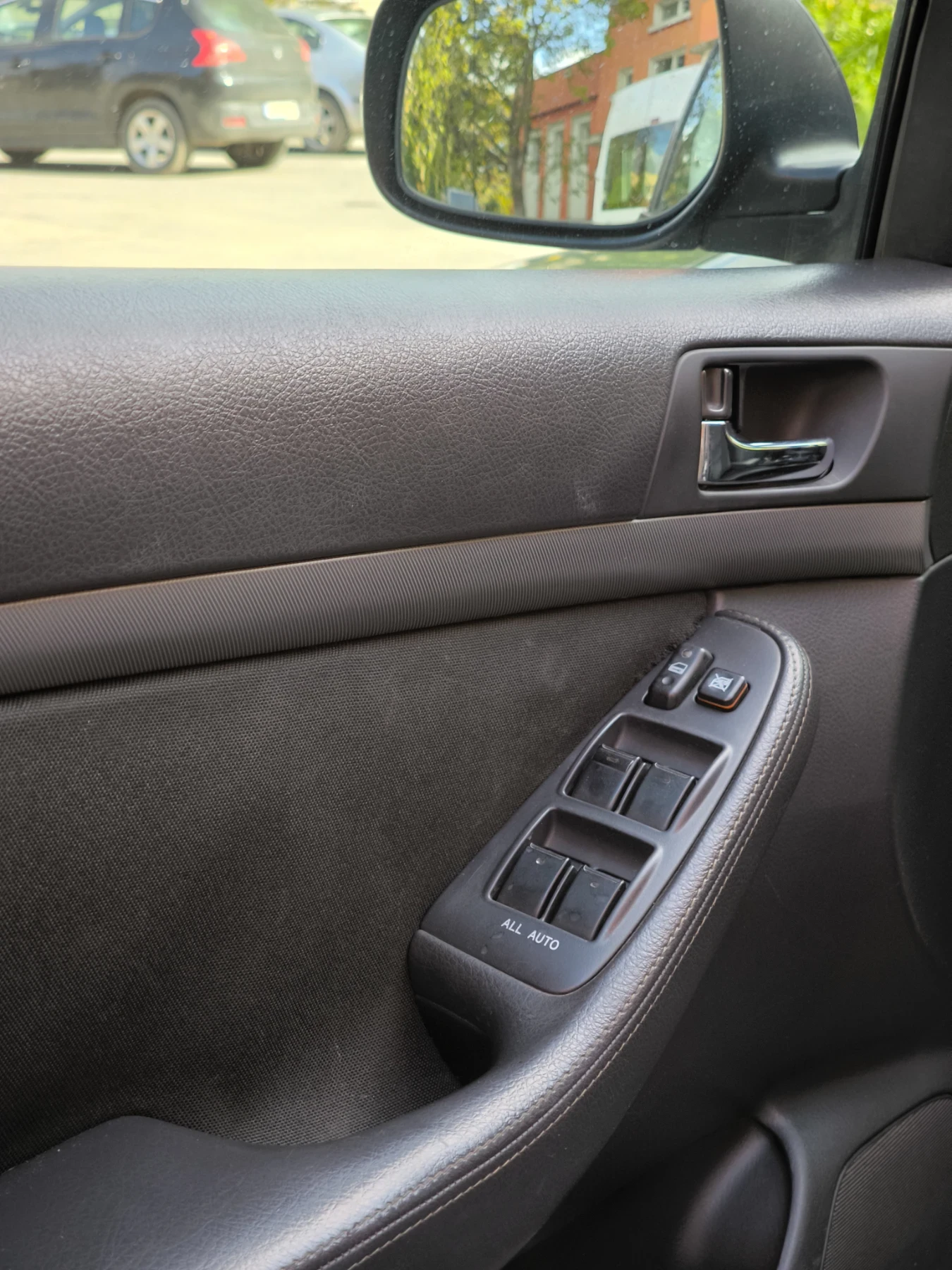 Toyota Avensis D-4D 125 к.с., снимка 14 - Автомобили и джипове - 54400166
