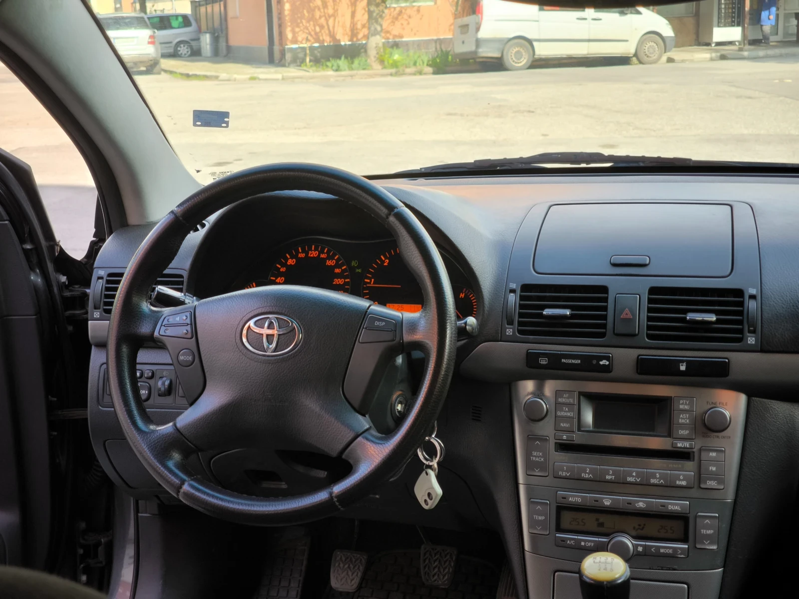 Toyota Avensis D-4D 125 к.с., снимка 11 - Автомобили и джипове - 54400166