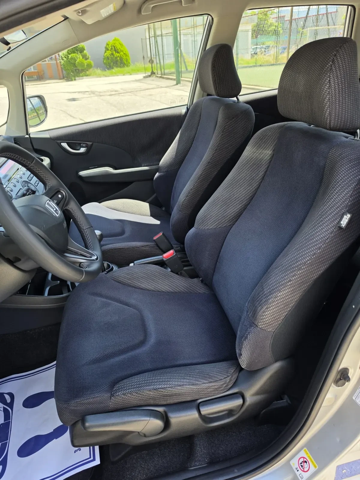 Honda Jazz 1.4 Първи собственик Пълна история в ХОНДА 8 гуми , снимка 10 - Автомобили и джипове - 54907224