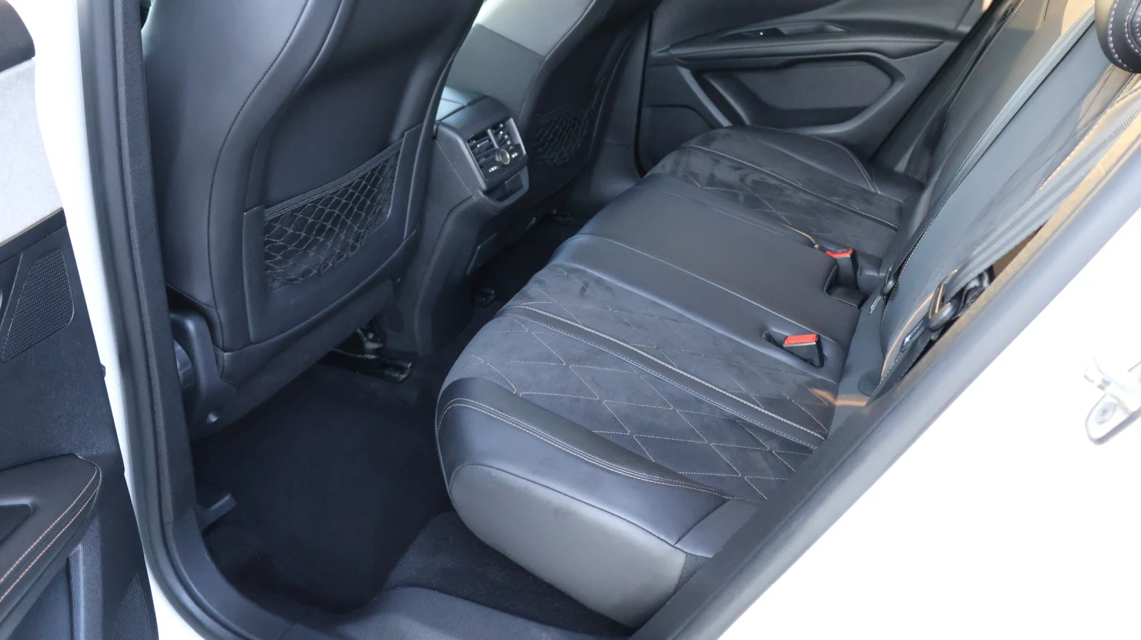 Peugeot 3008 GT- line 2.0HDI 181КС. EAT8 Keyless Distronic, снимка 10 - Автомобили и джипове - 55236734