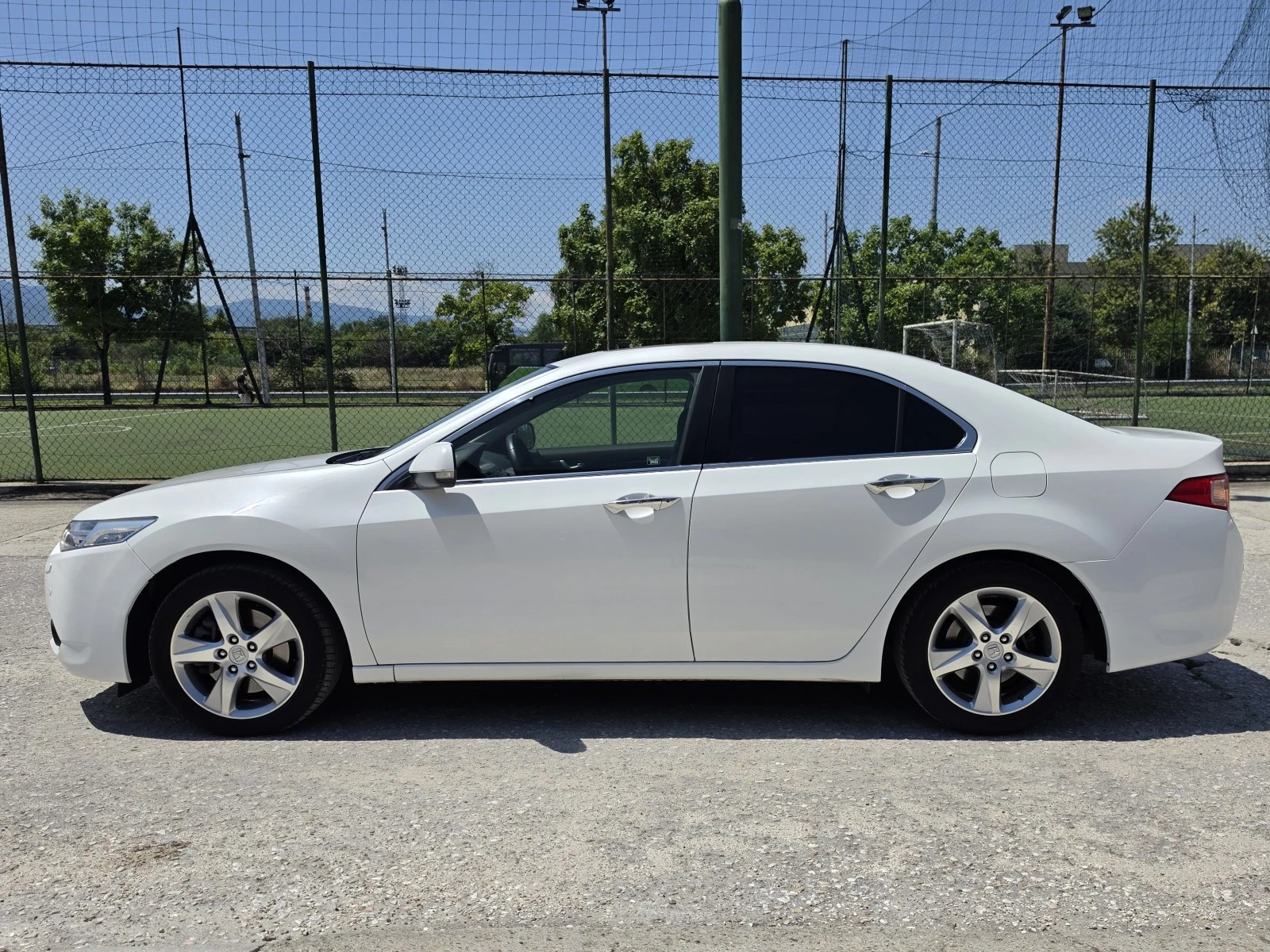 Honda Accord 2.4i Distronic+ Line Asist* Пълна история в ХОНДА, снимка 8 - Автомобили и джипове - 55402707