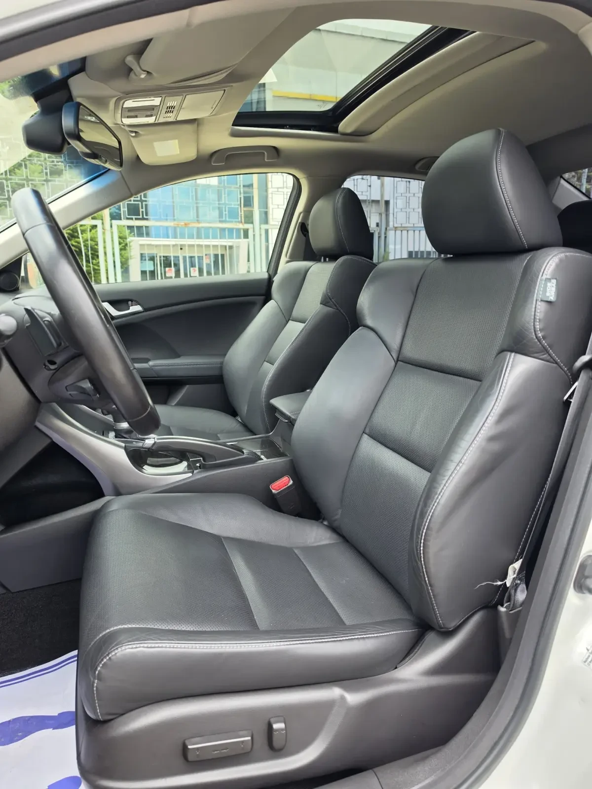 Honda Accord 2.4i Distronic+ Line Asist* Пълна история в ХОНДА, снимка 10 - Автомобили и джипове - 55402707