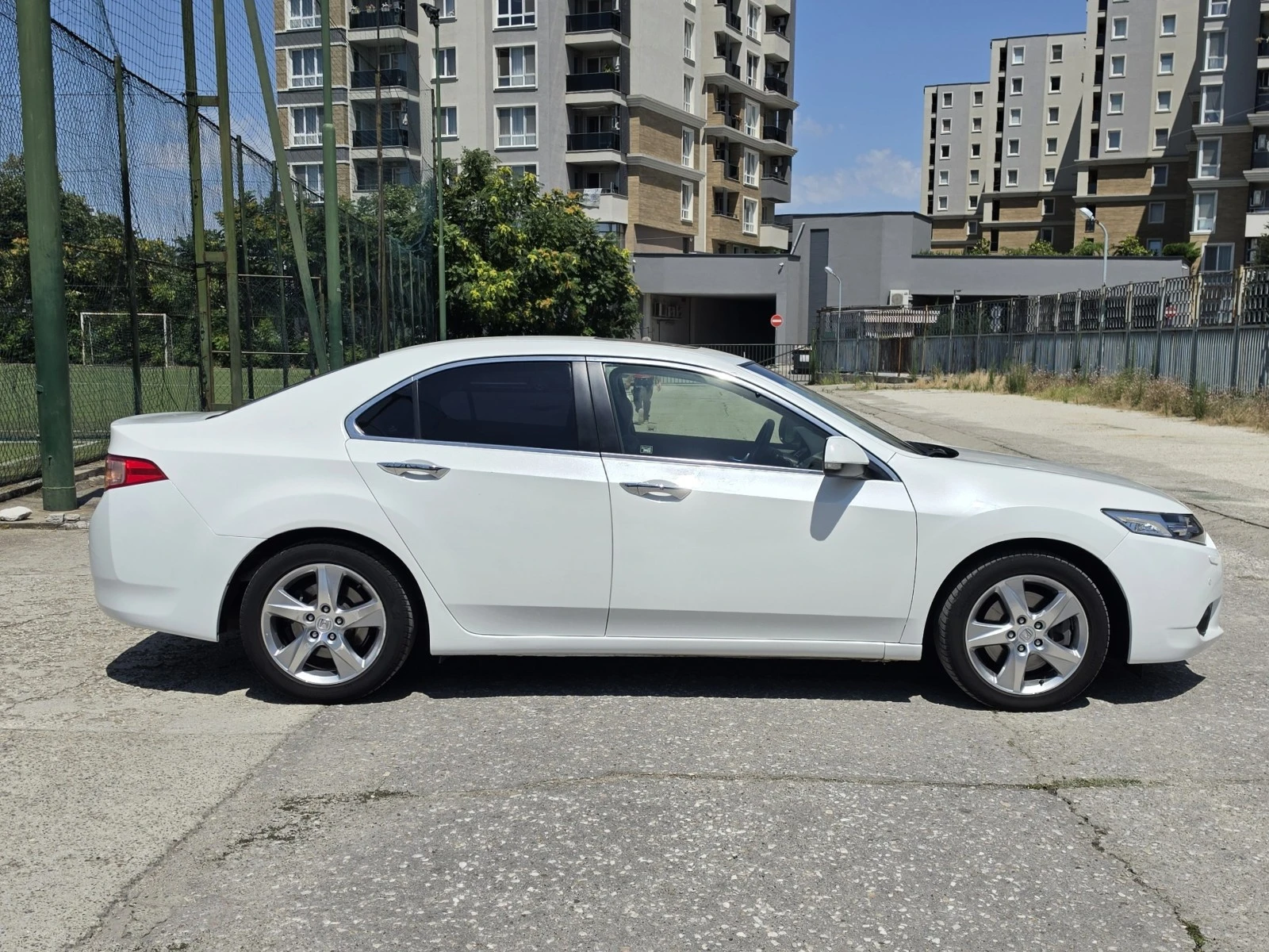 Honda Accord 2.4i Distronic+ Line Asist* Пълна история в ХОНДА, снимка 4 - Автомобили и джипове - 55402707