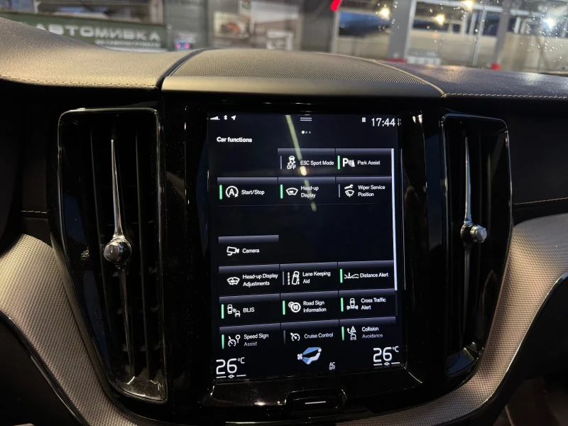 Volvo XC60 2.0D AWD R-design* FULL, снимка 13 - Автомобили и джипове - 53124904