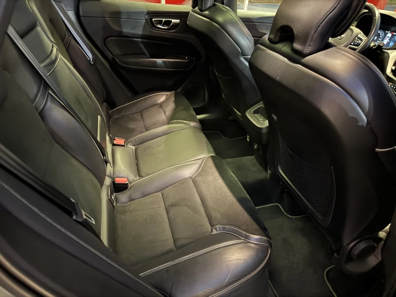 Volvo XC60 2.0D AWD R-design* FULL, снимка 11 - Автомобили и джипове - 53124904